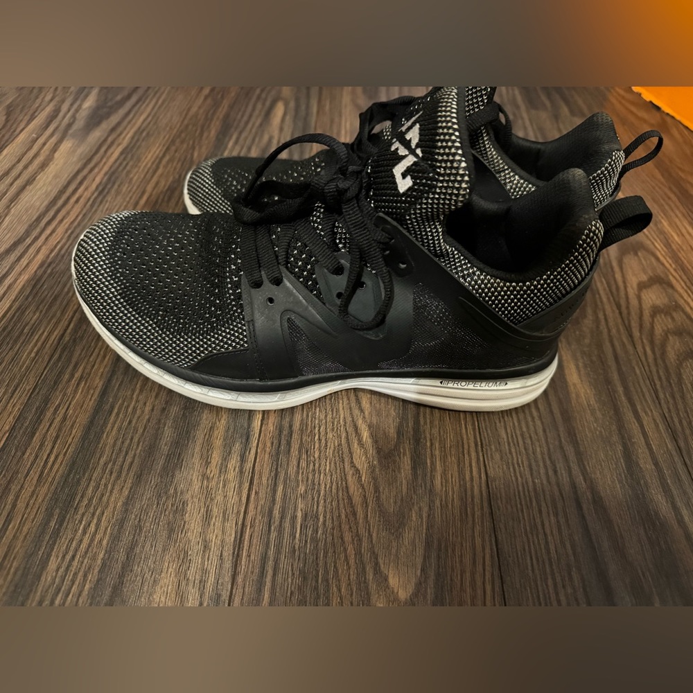 WOMENS APL SHOES